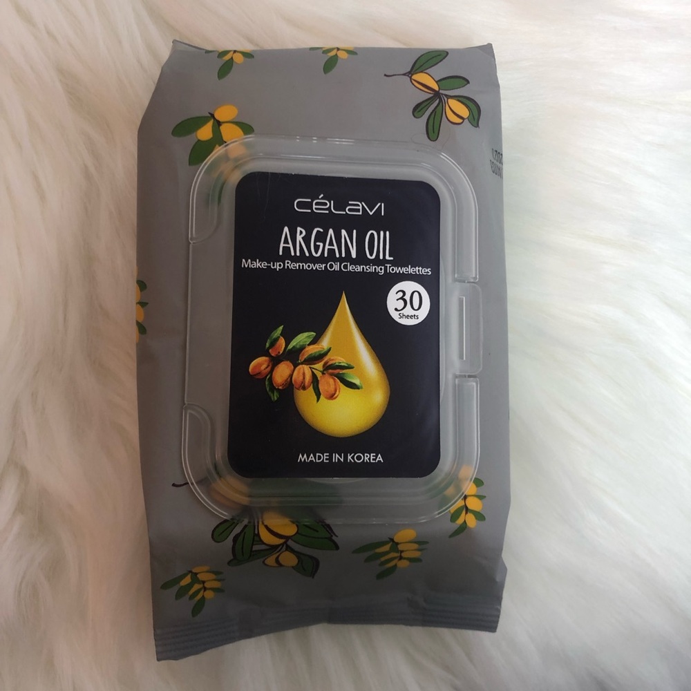 Makeup remover wipes